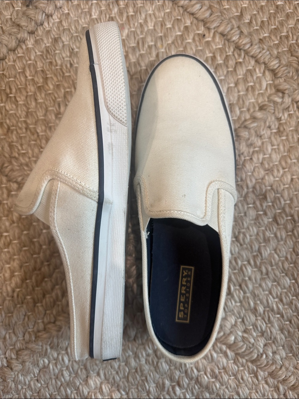 Sperry womenās Slip-On Canvas Loafers size 9. Like new!!
